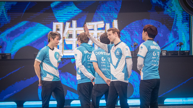 Pic of Cloud9 on stage